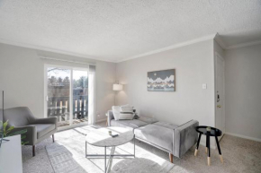 Quaint Midland 1BR with Private Balcony